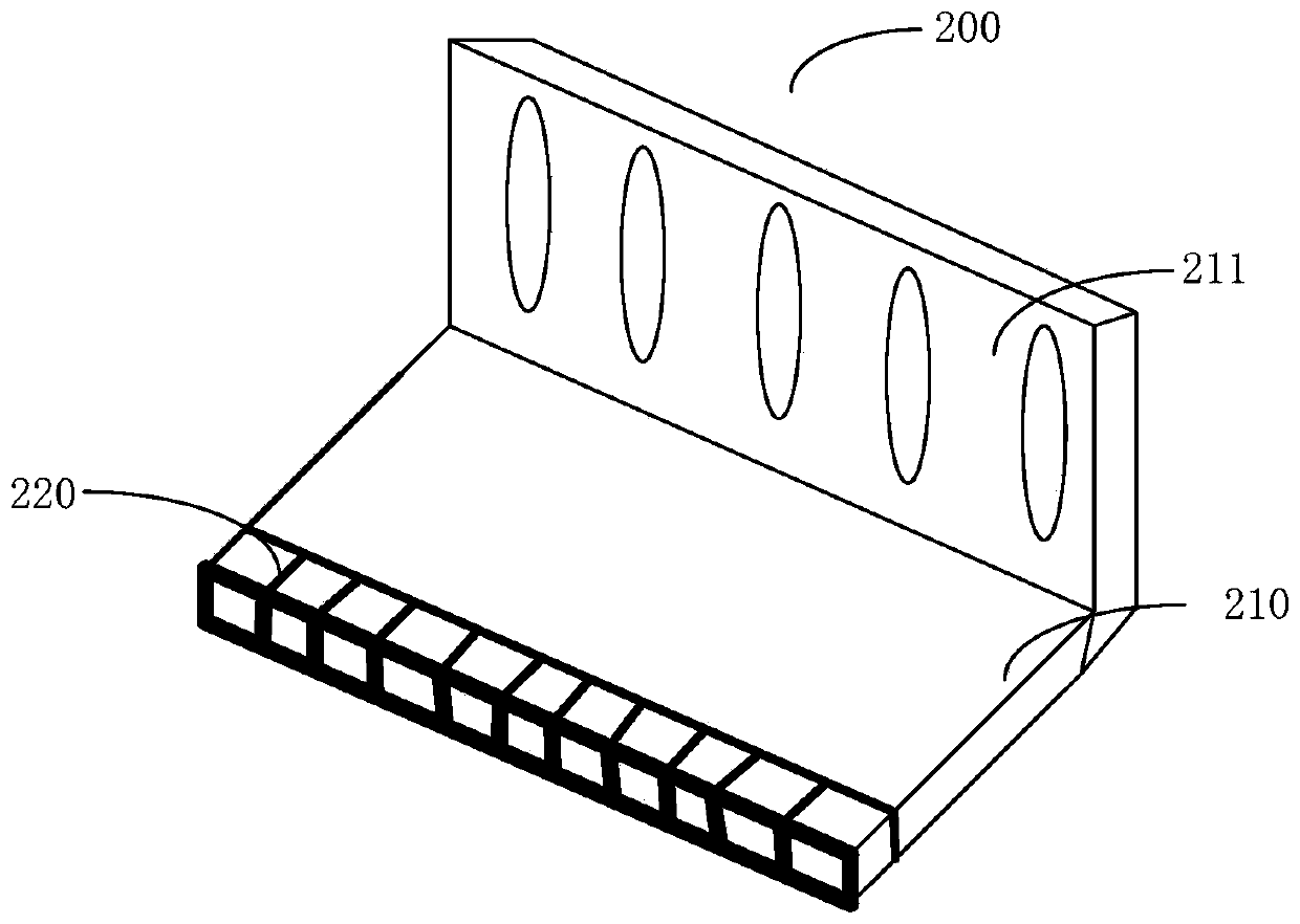 Self-moving robot, scraping bar and method for manufacturing scraping bar