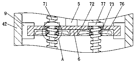 Squeezing device provided with filtering mechanism