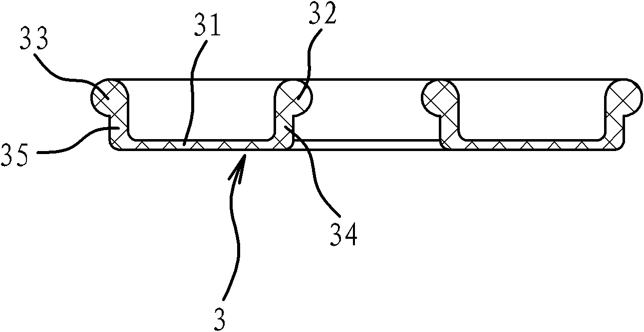 Sealing structure for pole post and intermediate cover of storage battery