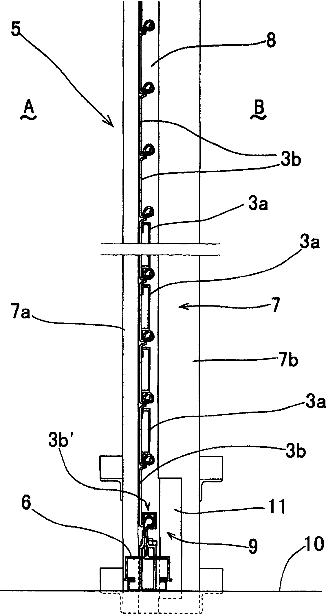 Shutter curtain lifting prevention structure in shutter device