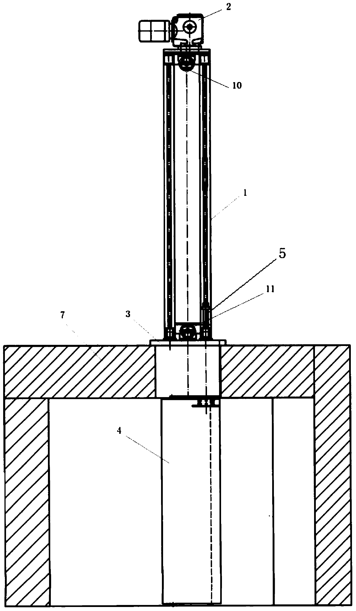 Self-rotation gravity platform screen door for labyrinth type shielding structure