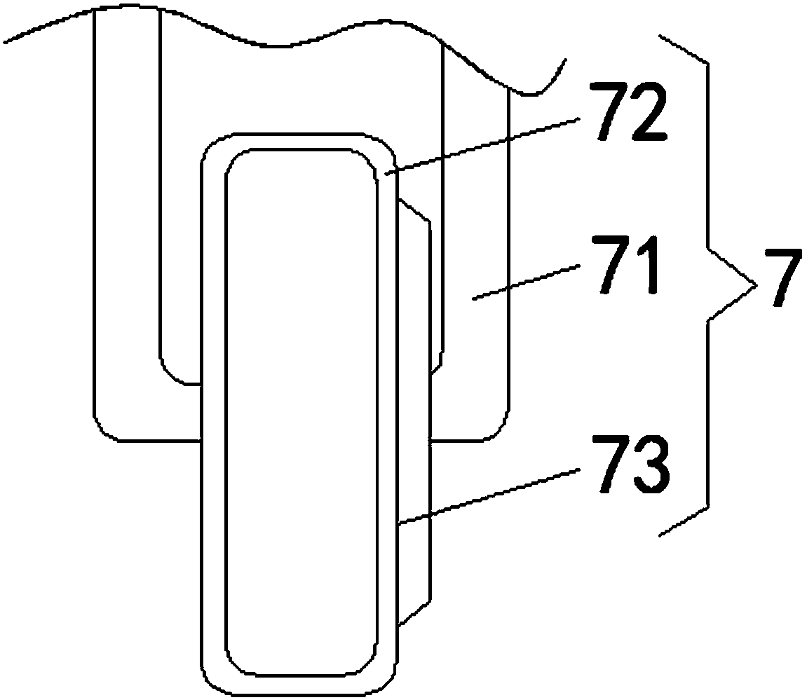 Dairy cow feeding device capable of realizing quantitative feeding