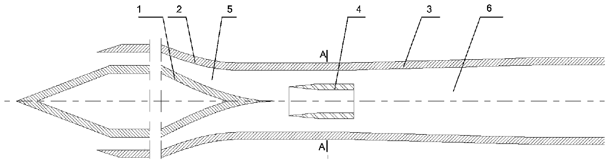 Scramjet engine flow channel structure adopting center combustion and scramjet engine