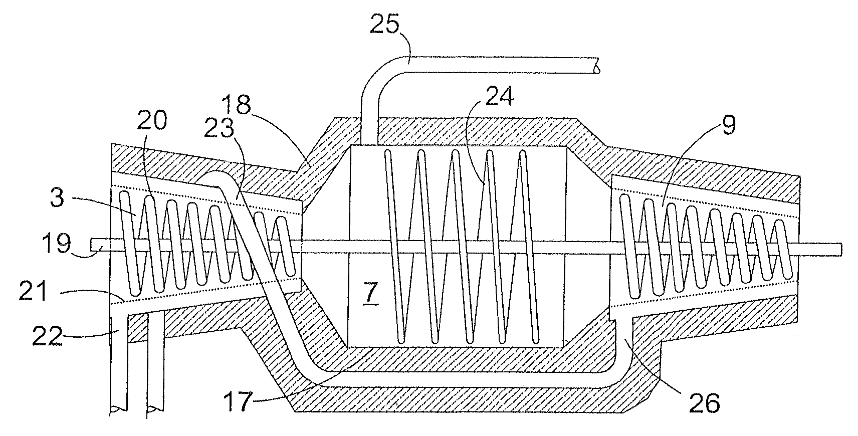 Device and method for obtaining energy carriers from moist biomass