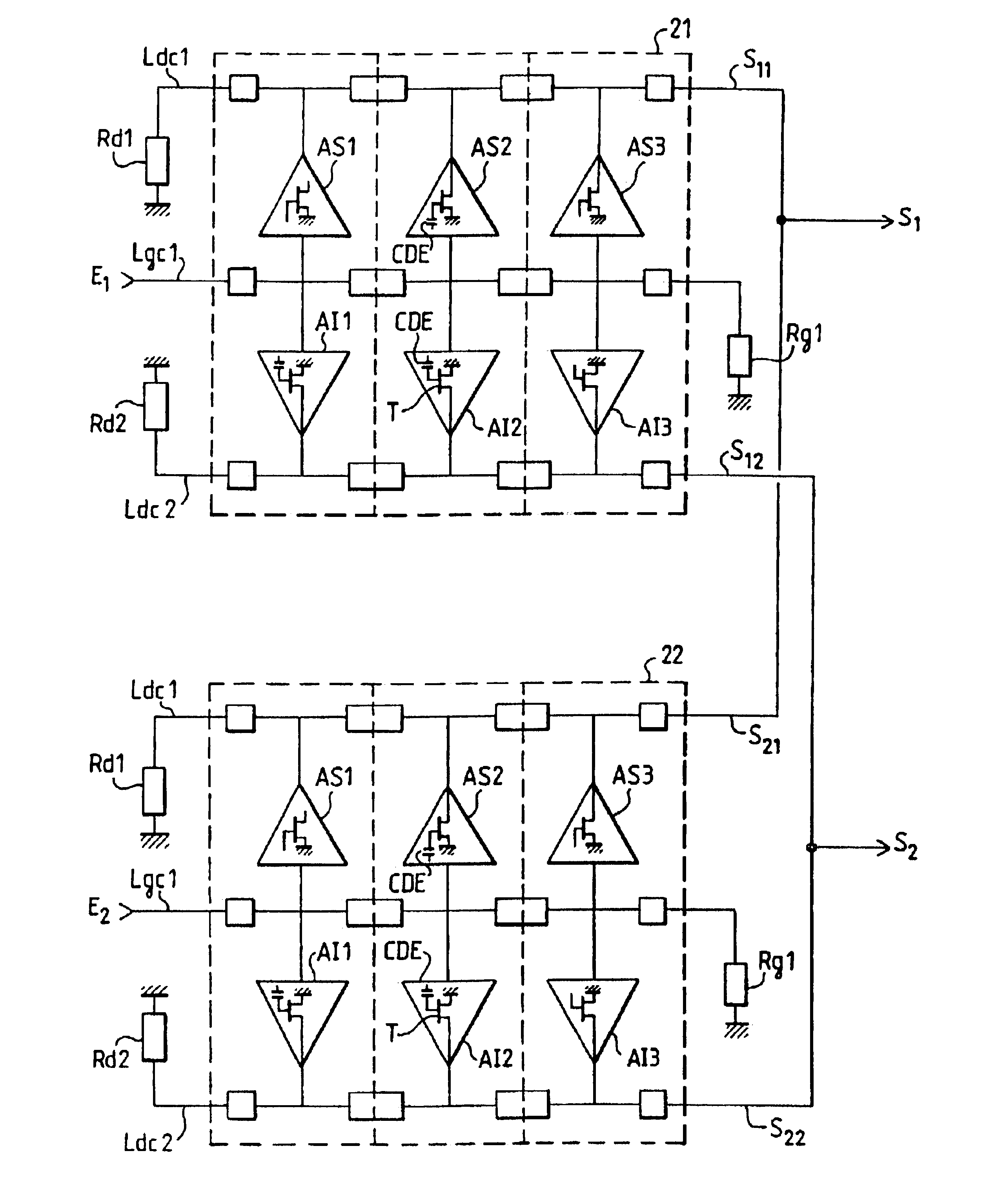 Two-input/two-output broadband active selector switch with distributed structure, and phase control device comprising such a switch