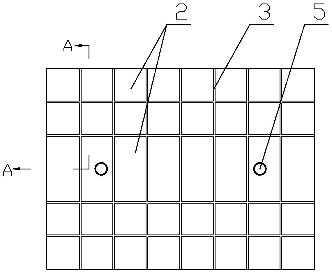 A flexible insulating partition suitable for narrow spaces