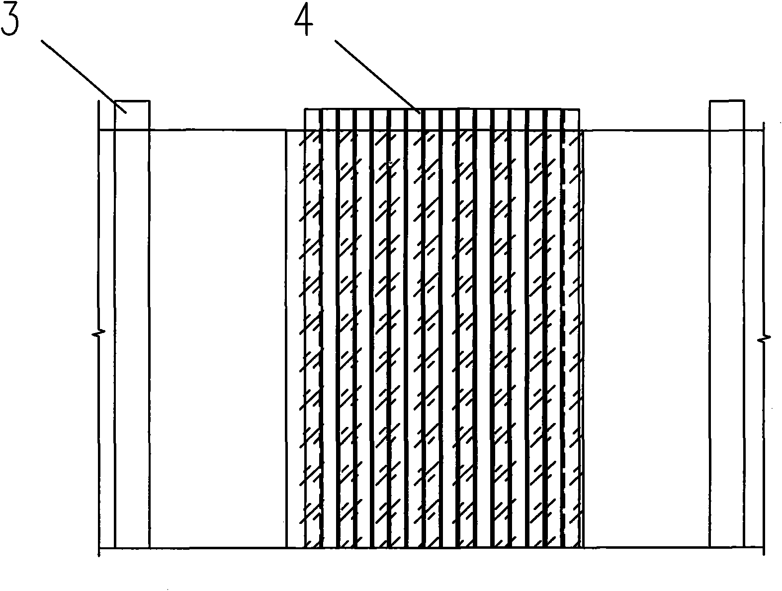 Space enclosing structure convenient for opening door opening, construction method and use method thereof