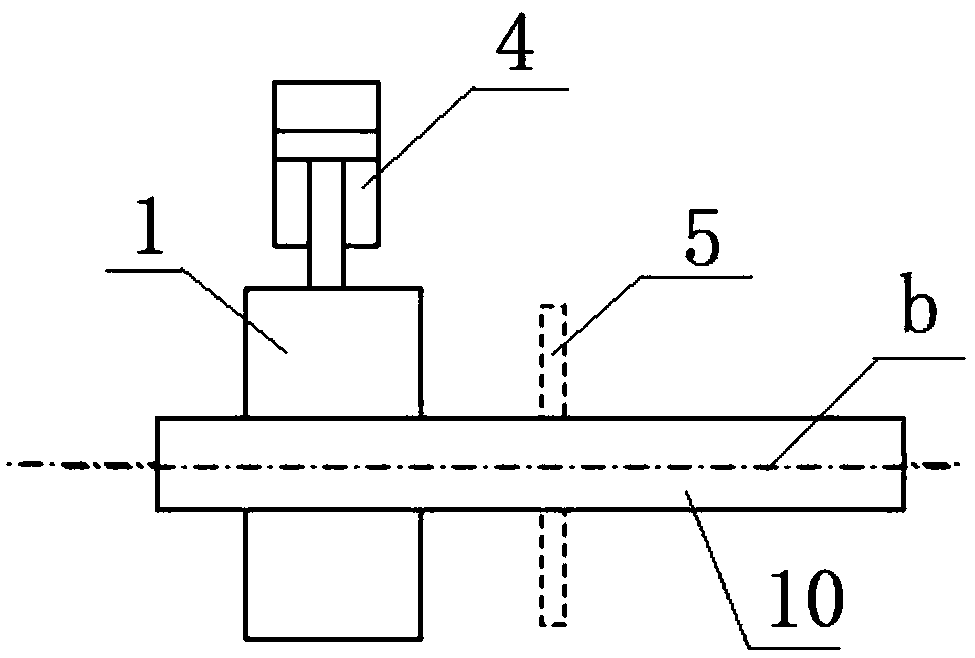 A four-high reversing rolling mill equipped with an automatic strip centering device and its deviation correction method