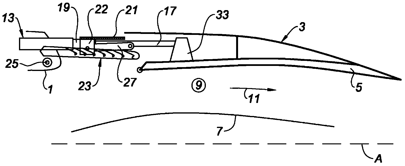 Thrust reverser with pivoting grilles