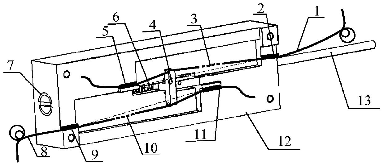 Distributed high-precision fiber grating displacement sensor with temperature compensation and method