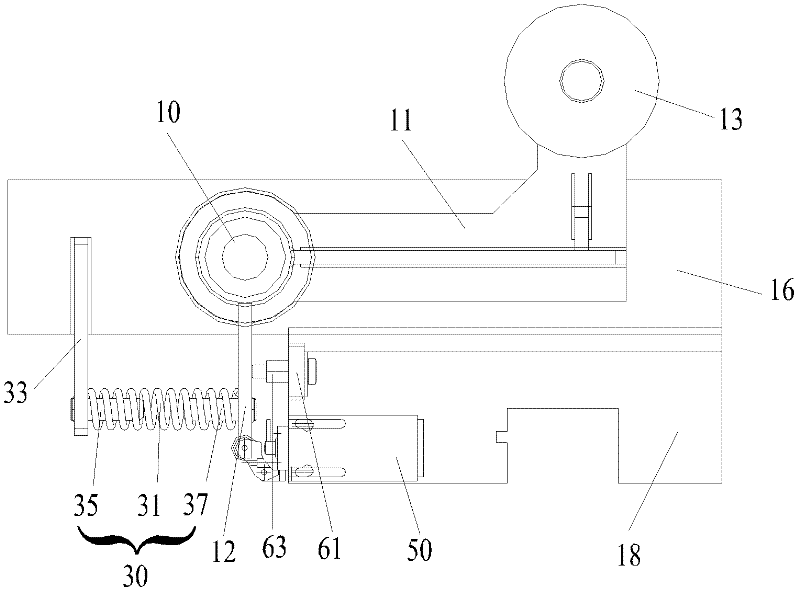 Mechanical footboard loss detecting device and passenger conveyor with same