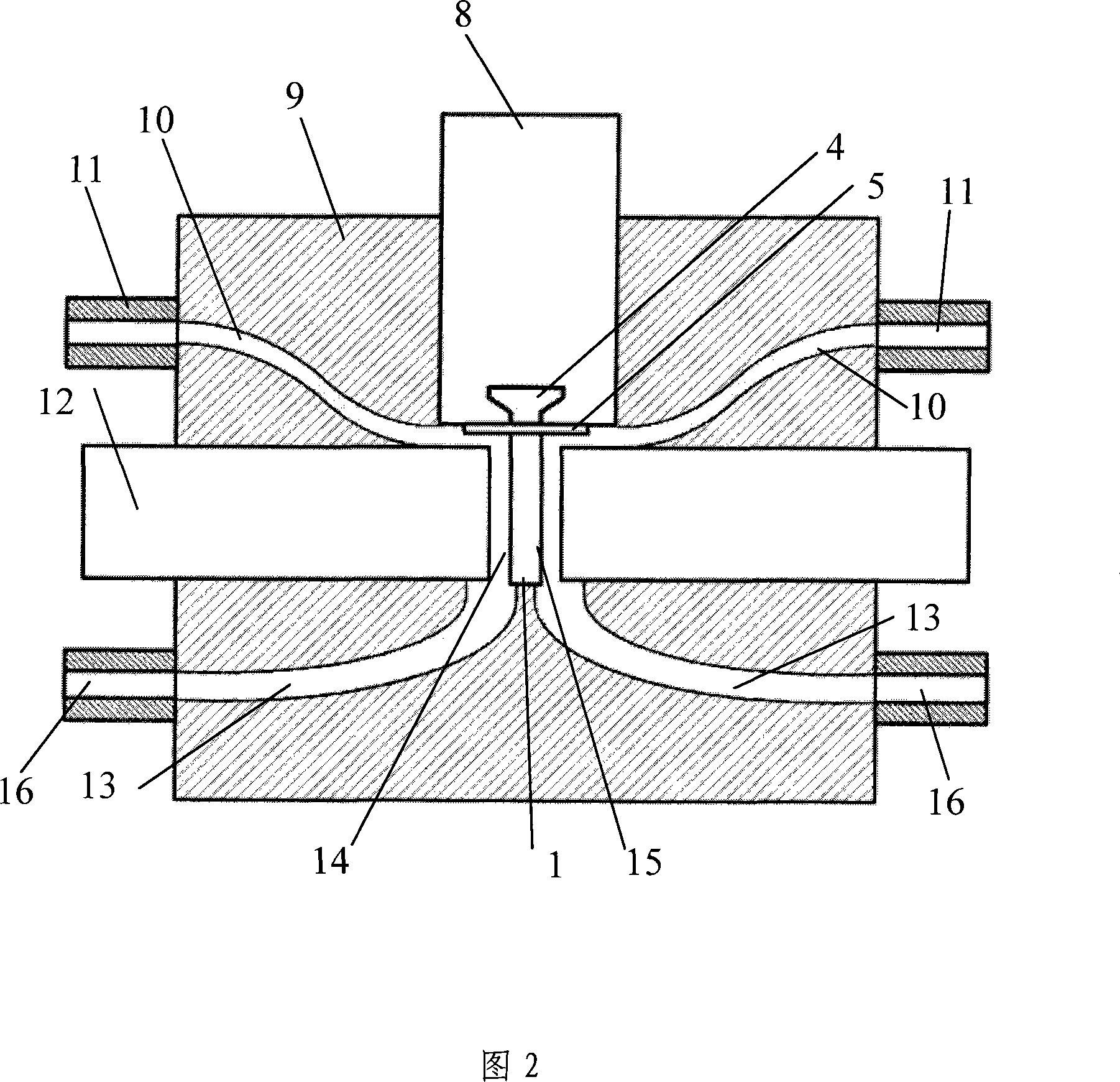 Active control type electrolysing solution flowing method in blade process and electrolysing solution circulating system