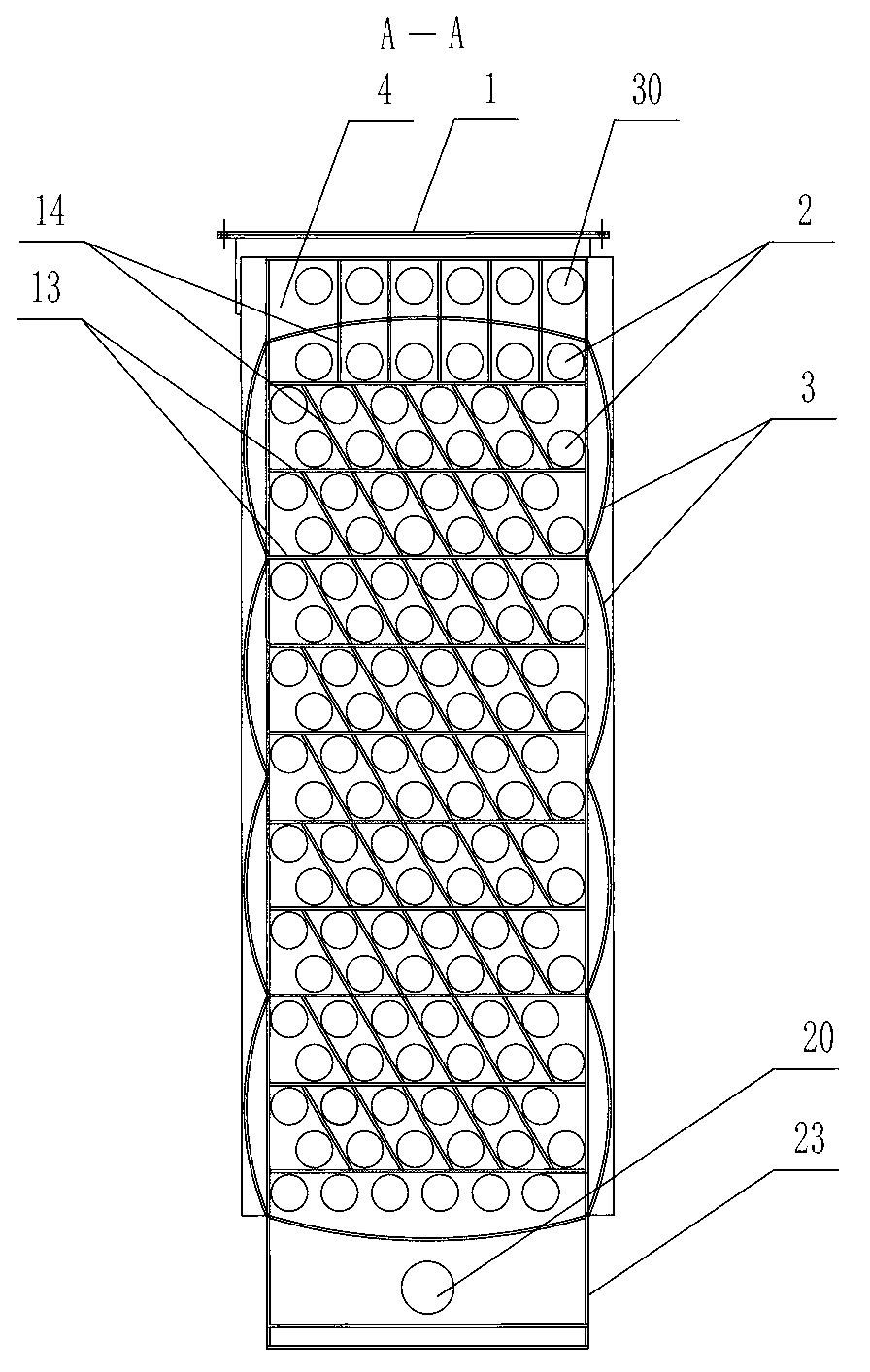 Tubular heat exchanging device with dredging structure for sewage or surface water