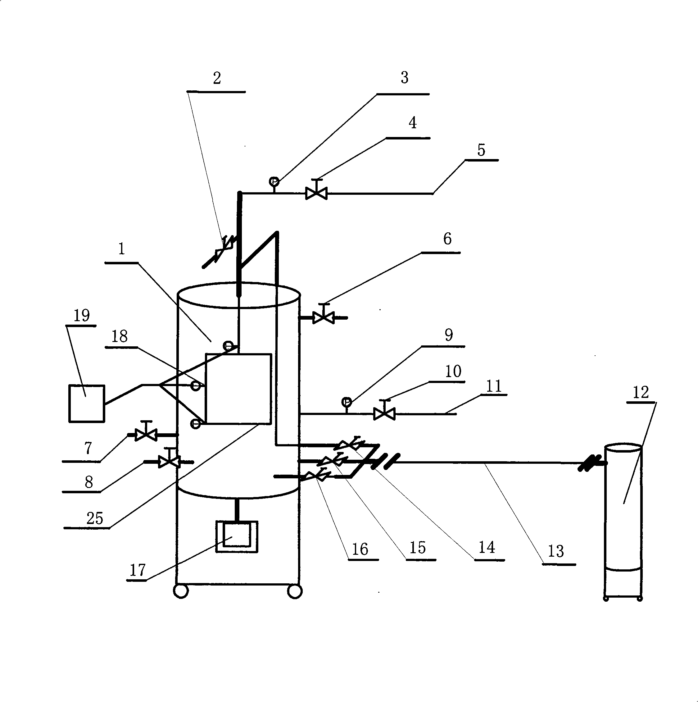 Rarefaction air condensing trapping device with liquid nitrogen suction refrigeration