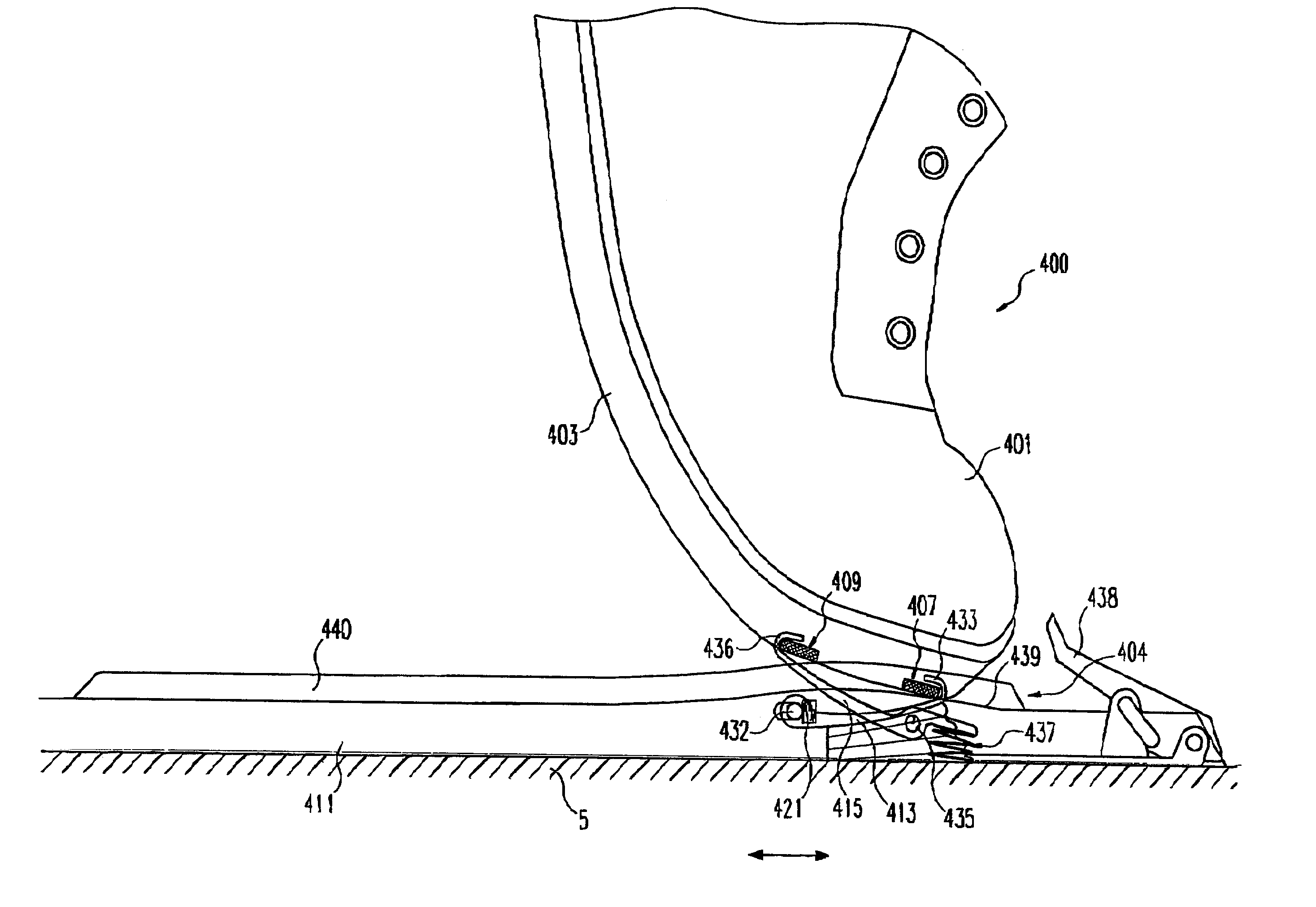 Arrangement comprising a ski binding and a ski boot