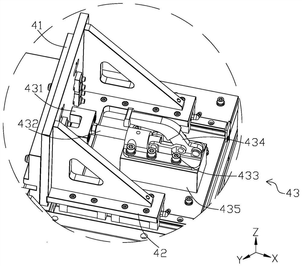 Assembling device and assembling method