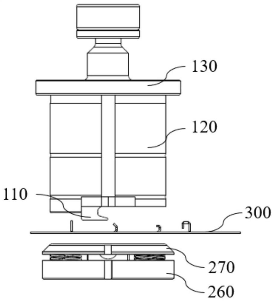 Bending die and bending method thereof