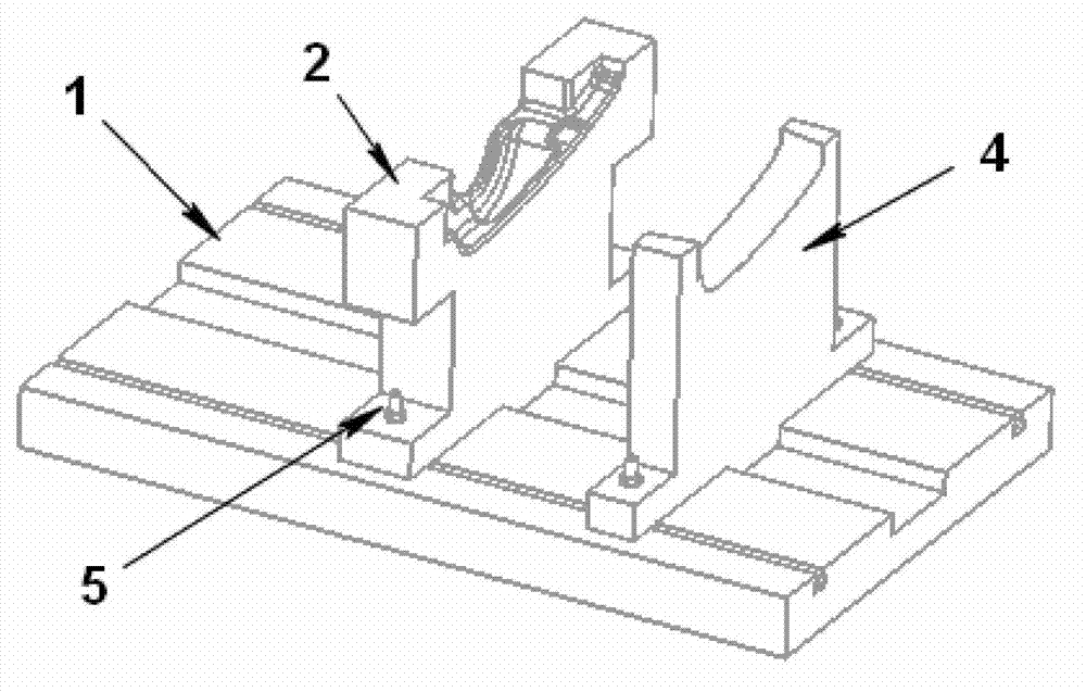 Horizontal type punching method and horizontal-type punching tool for datum holes of blade die forged blank