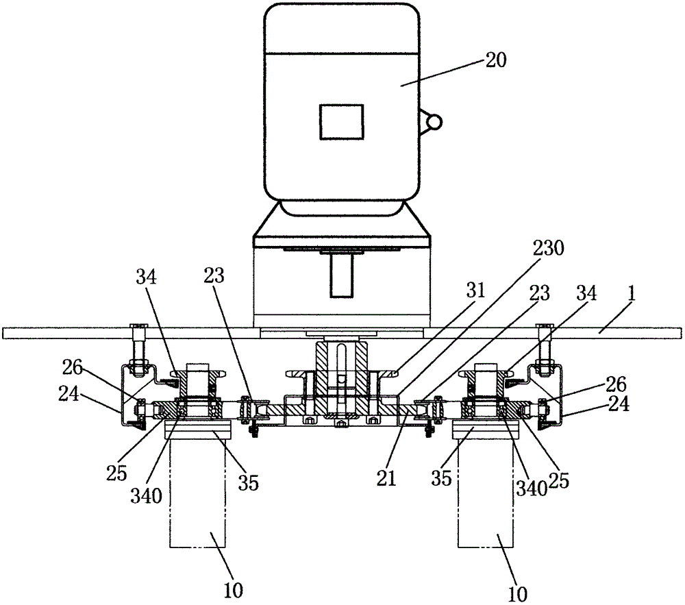 Packaging container conveying device