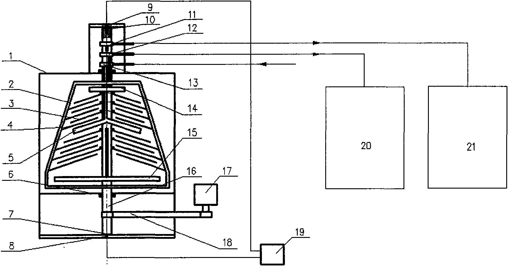 Crude oil dehydrating device combing electric field and centrifugal field