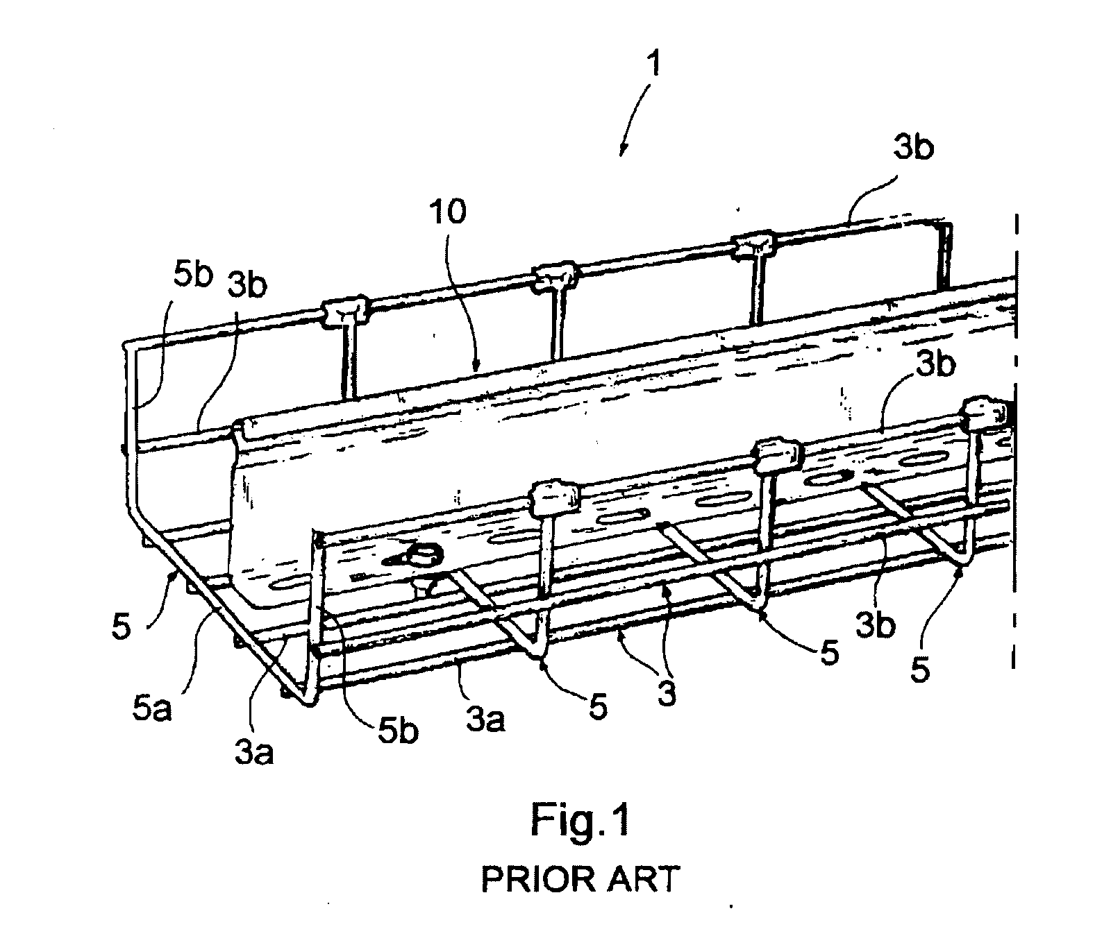 A separator element for a mesh cable duct and a mesh cable duct comprising such element