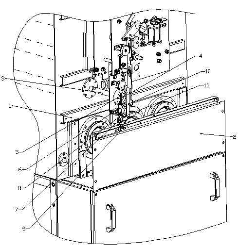 Switch cabinet grounding switch and lower door interlocking mechanism