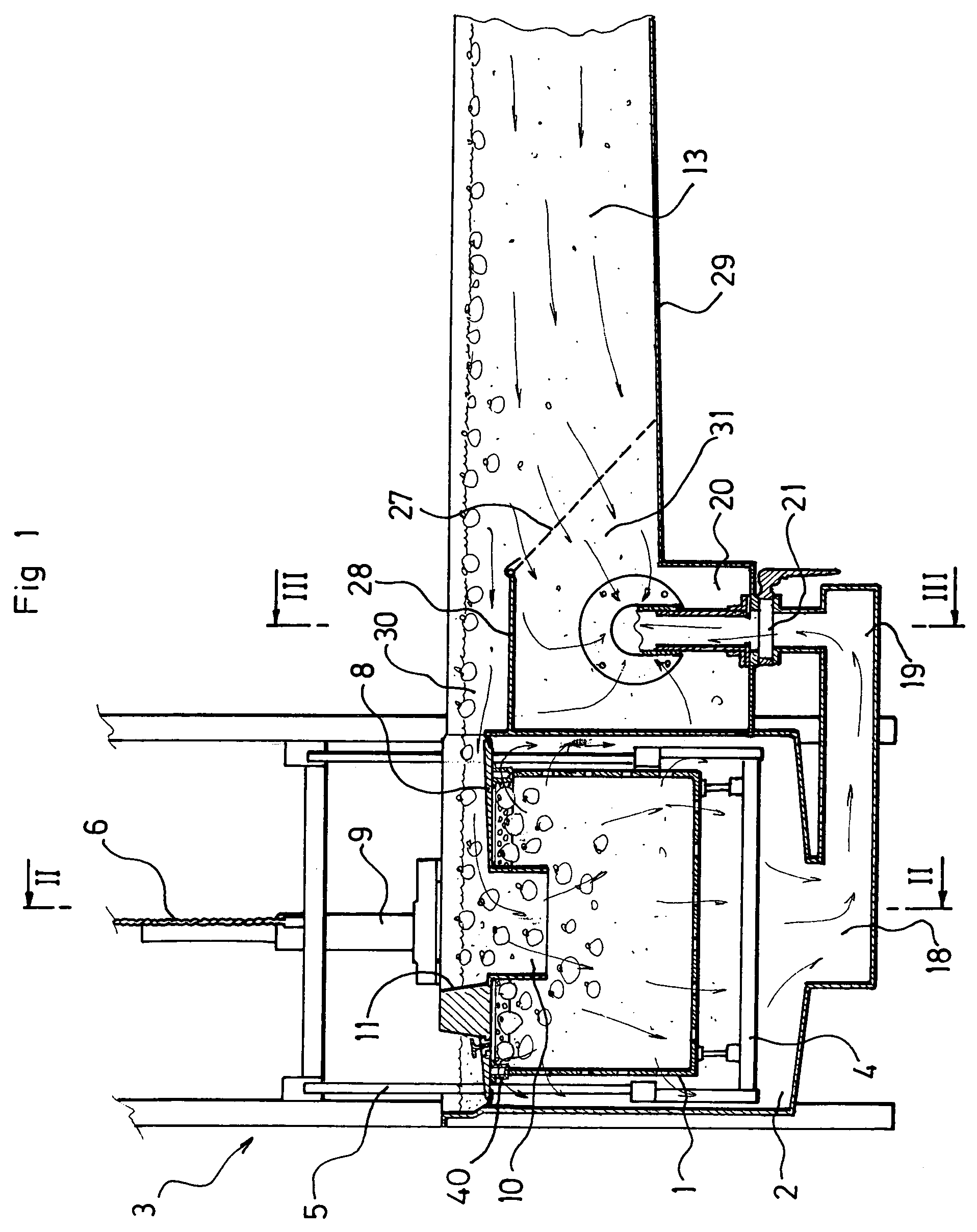 Installation for hydraulically filling crates with floating objects such as fruits and having a single double-acting pump
