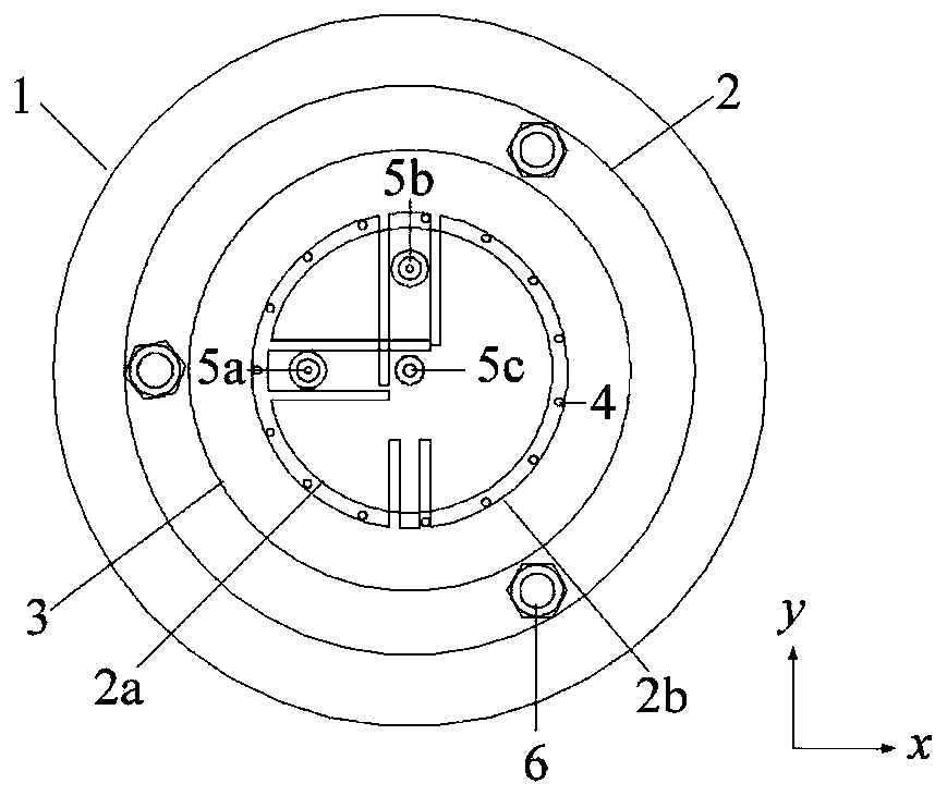 Low-profile broadband tri-polarized antenna for human body local area network communication