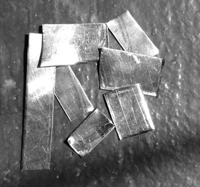 A method for removing tin on the surface of tin-plated copper strip and tin-removing additive