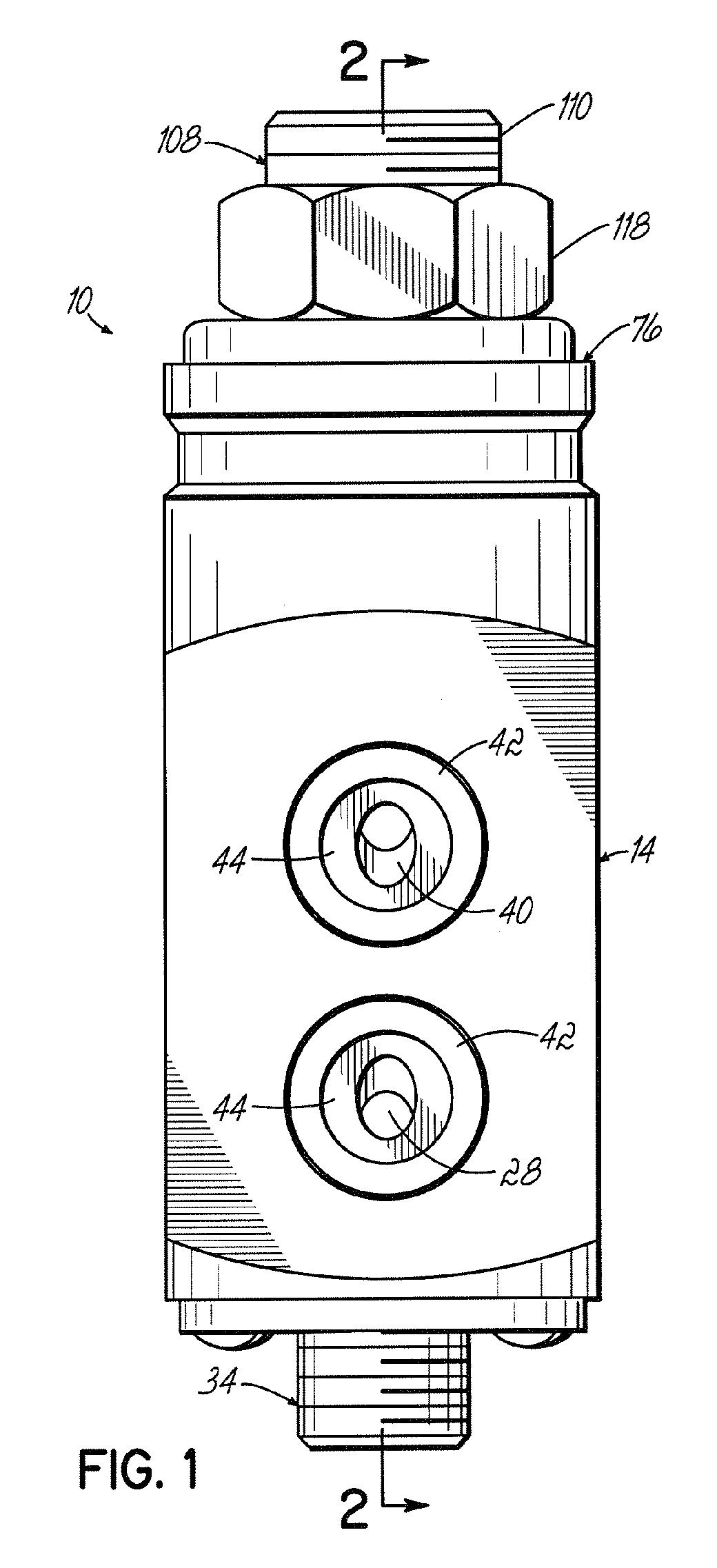 Device for dispensing a heated liquid having a flexible hydraulic seal