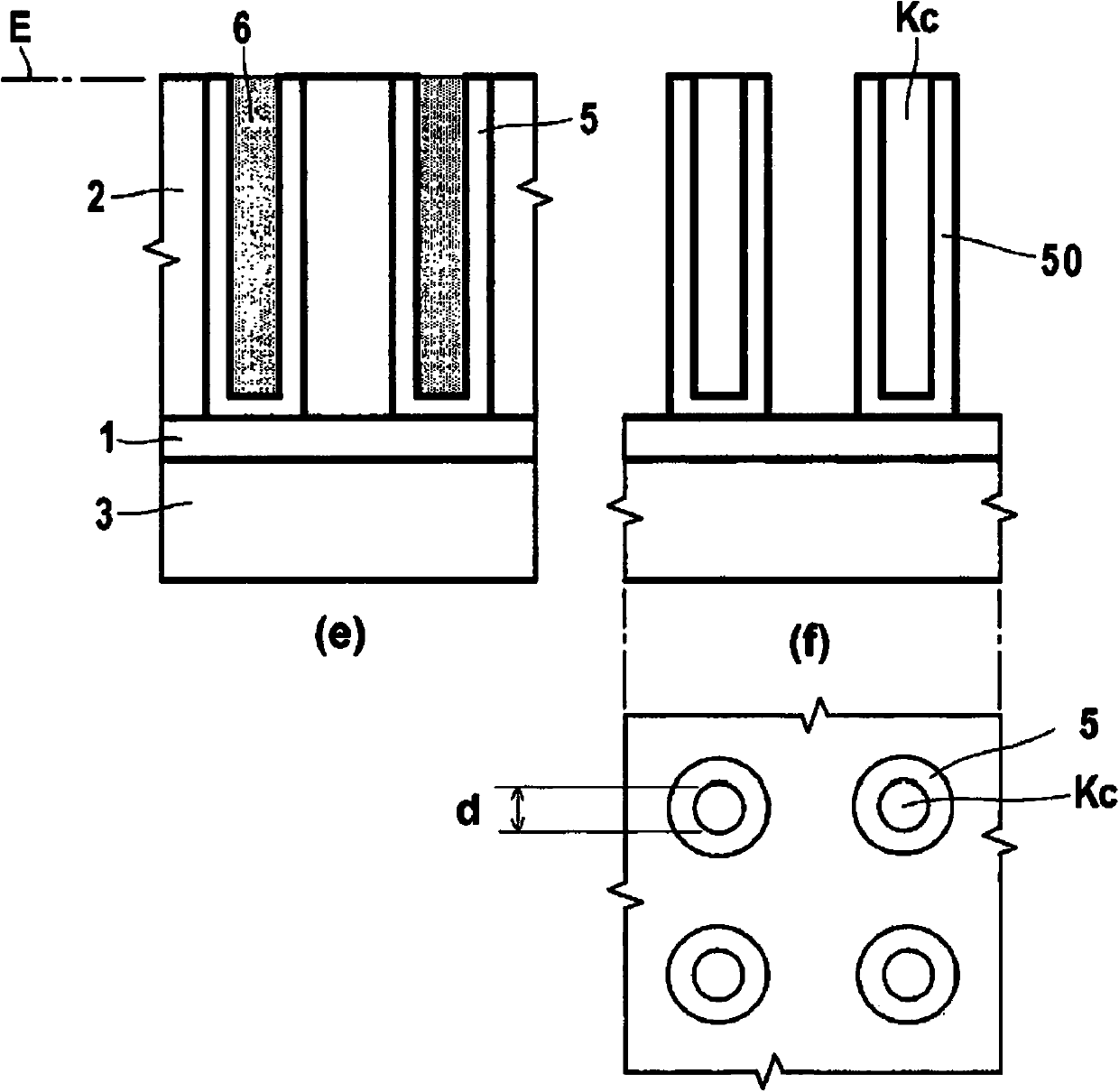 A method of forming a capacitor structure, and a silicon etching liquid used in this method