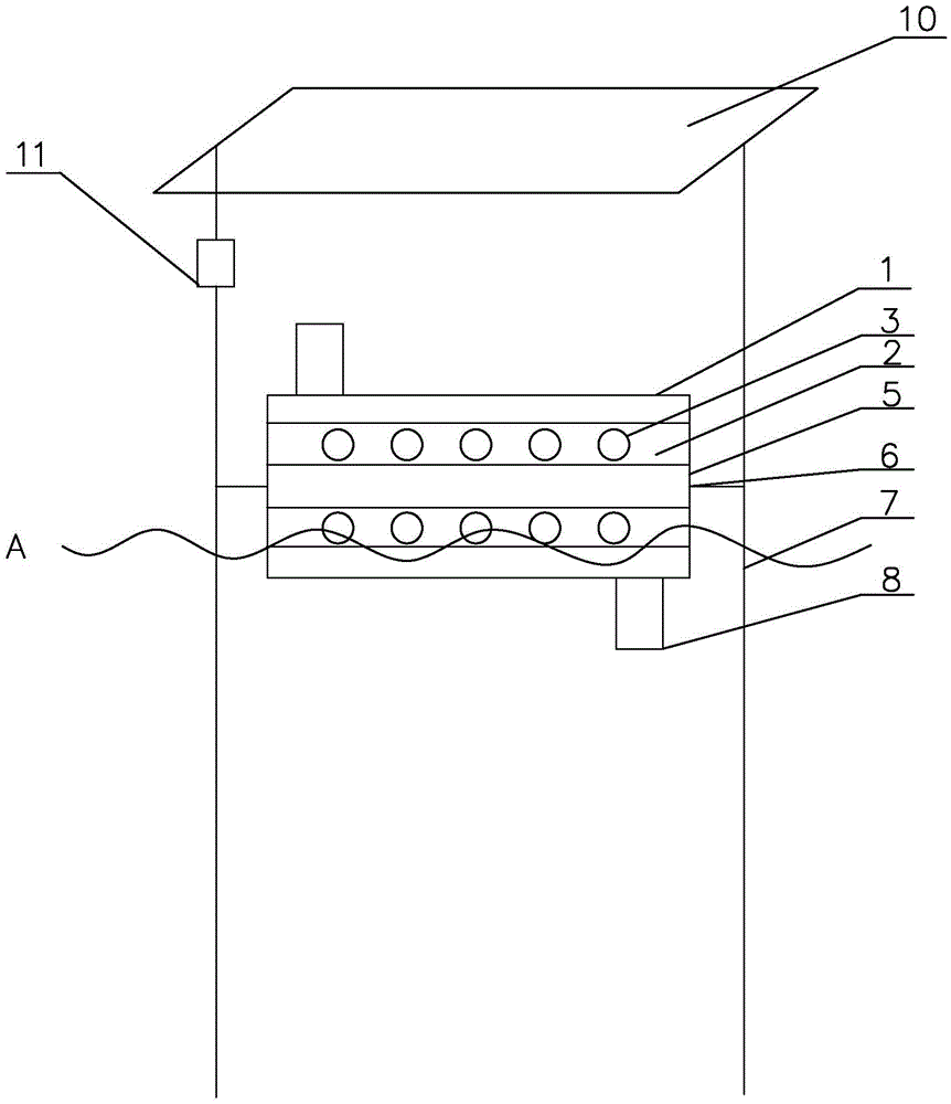 Device for removing riverway floating oil through solar energy photolysis