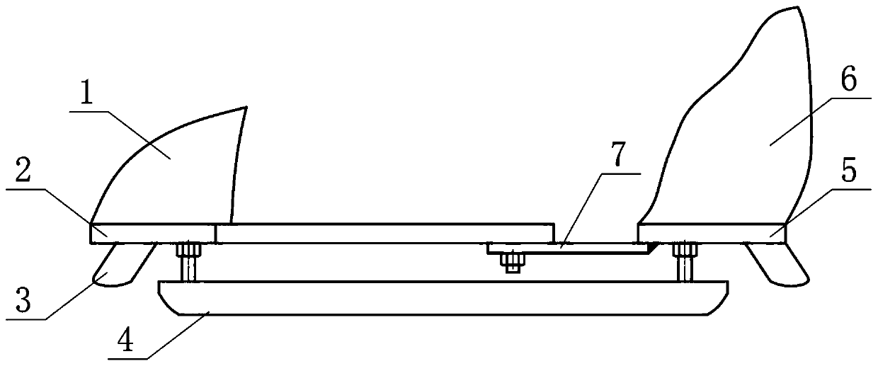 Skidding device applicable to ice and snow surfaces