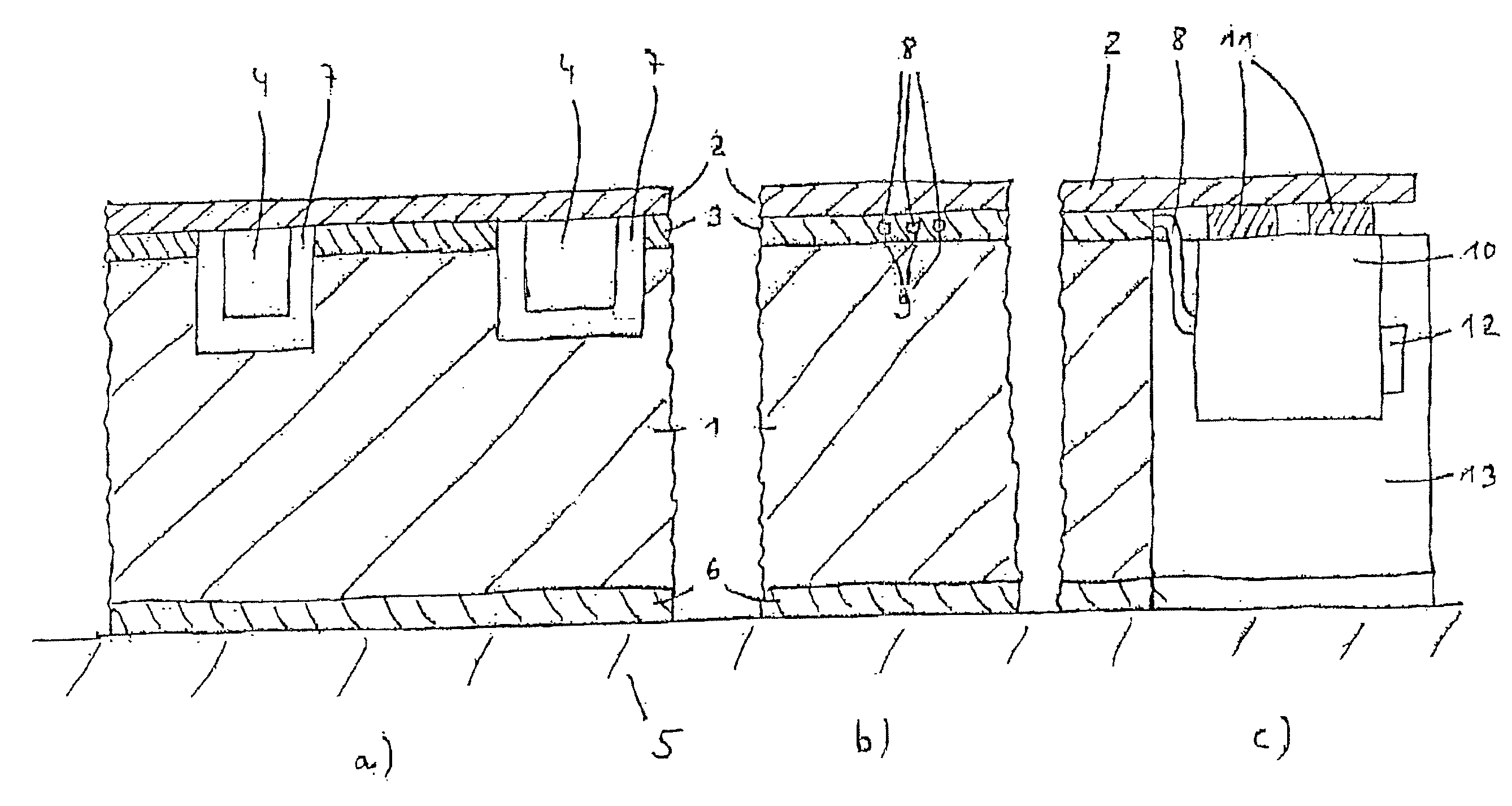 Device for compressing concrete during the manufacture of concrete parts