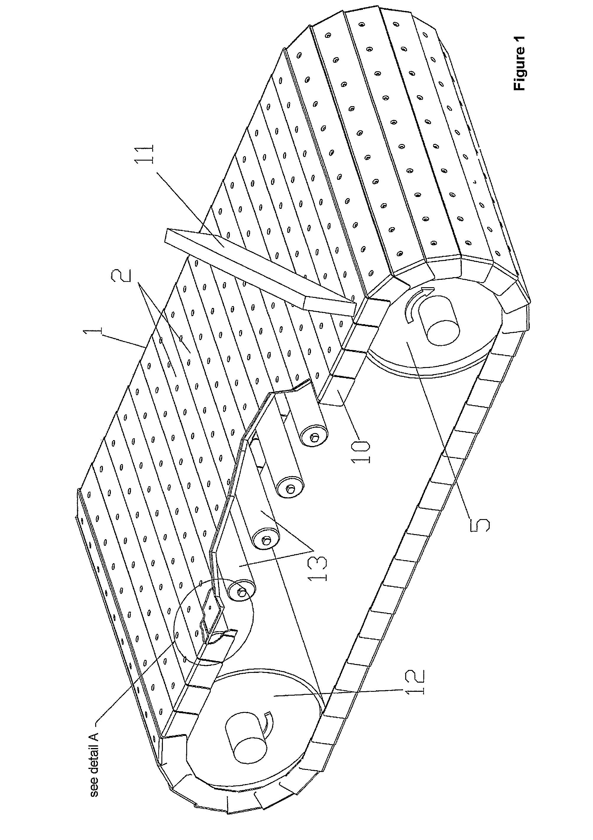 Conveyor belt with overlapping planar surface plates