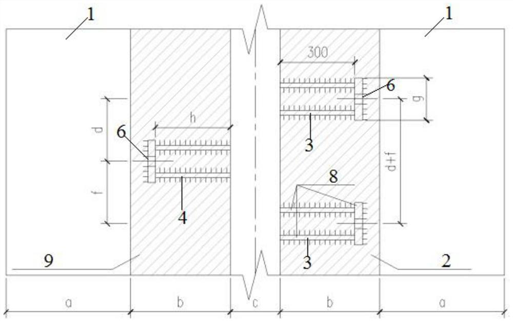 Anti-seismic structure with seismic active fault zone arranged on surface of shield segment and implementation method