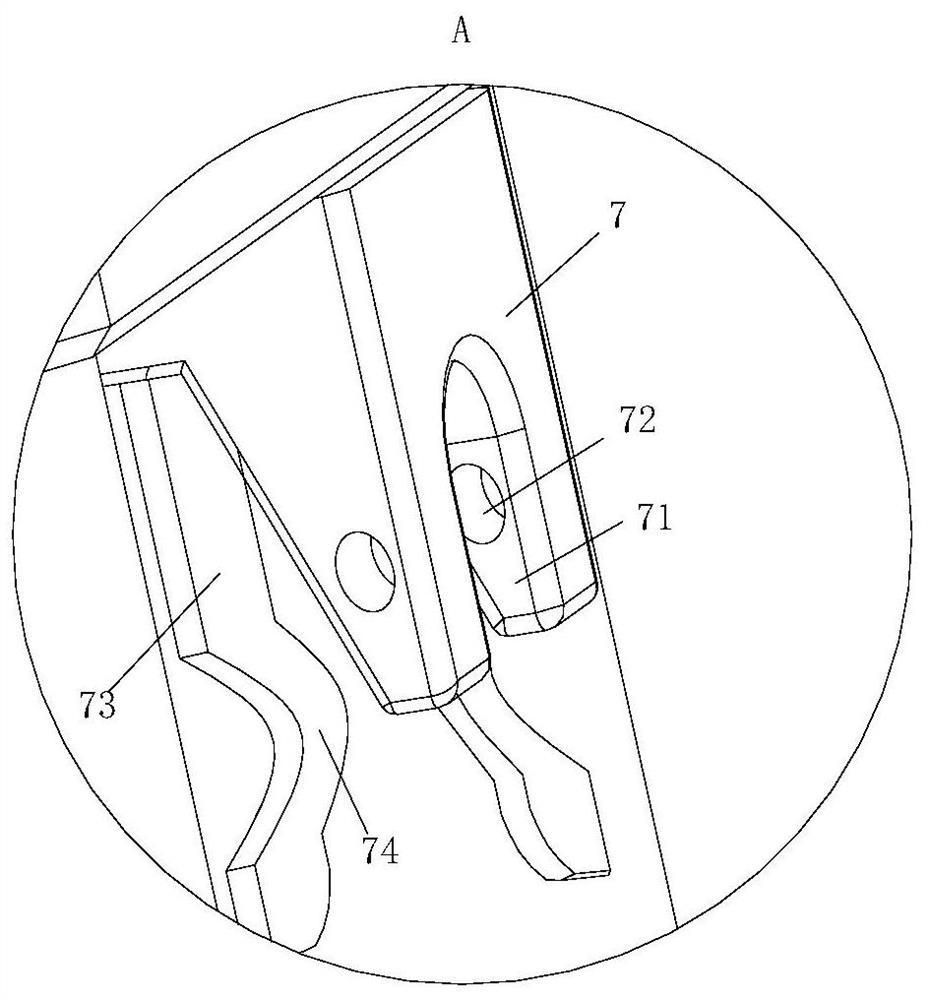 Automatic mold opening and closing mechanism