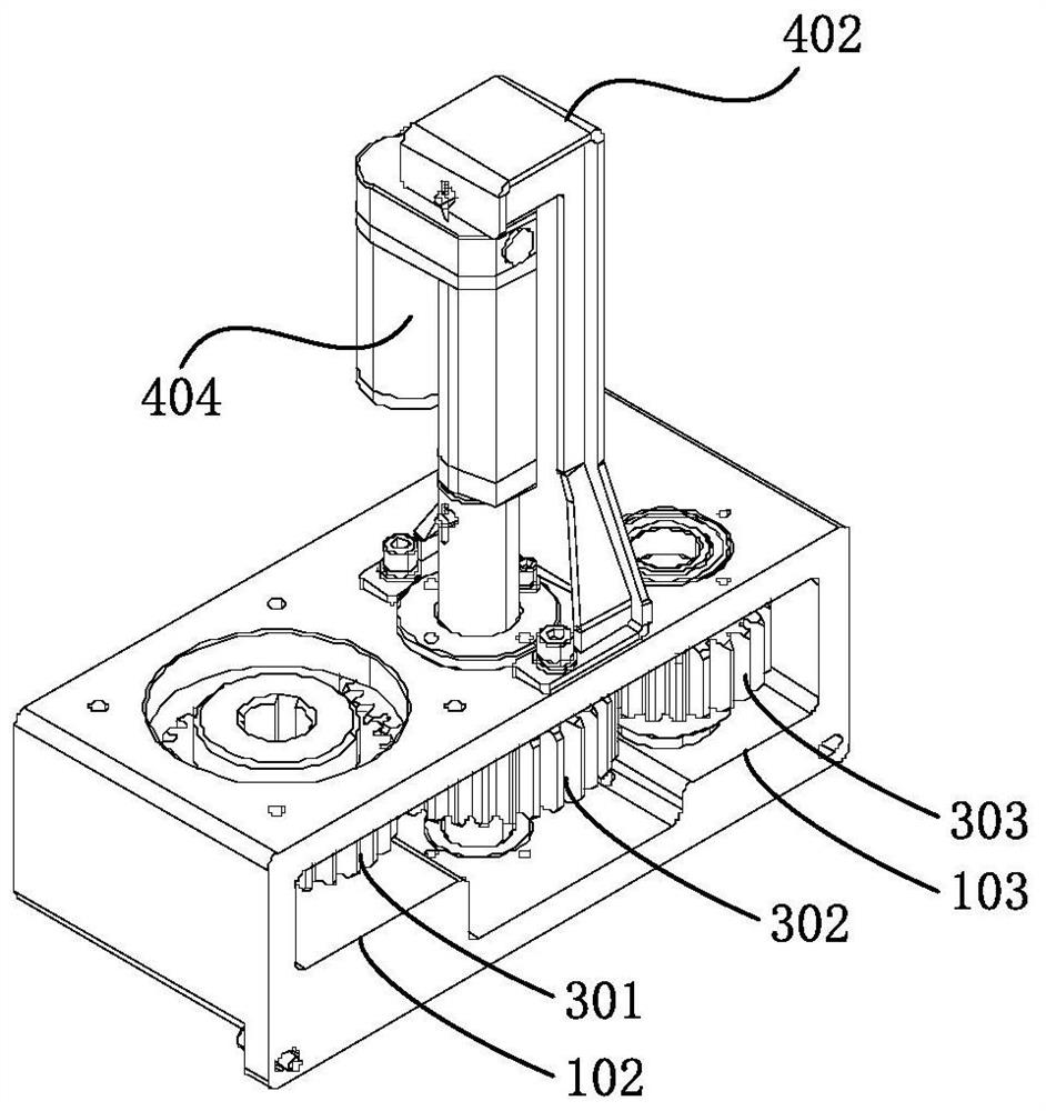 Driving assembly facilitating foreign matter removal and chain driving device thereof