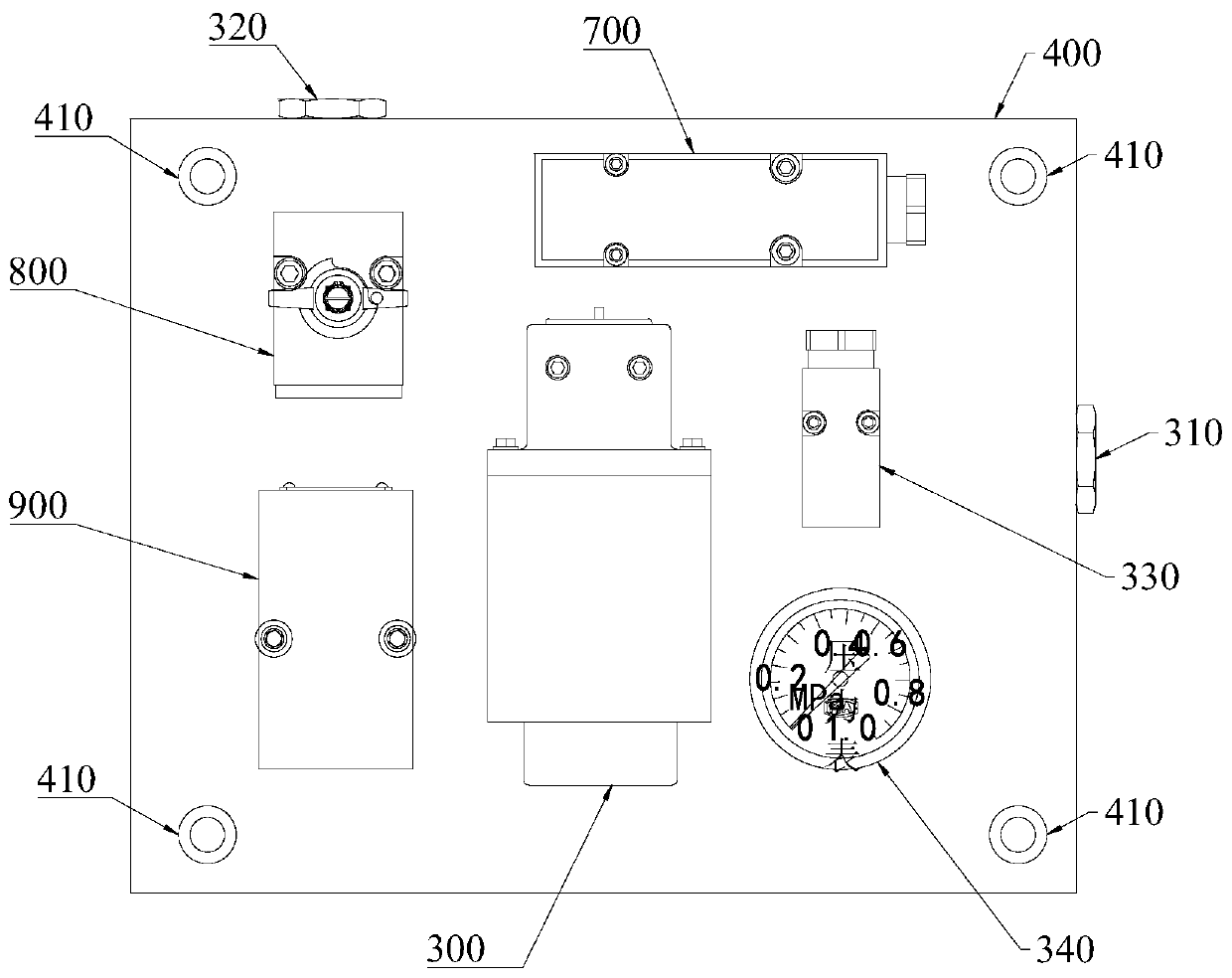 Solid wheel rim lubricating device and lubricating method