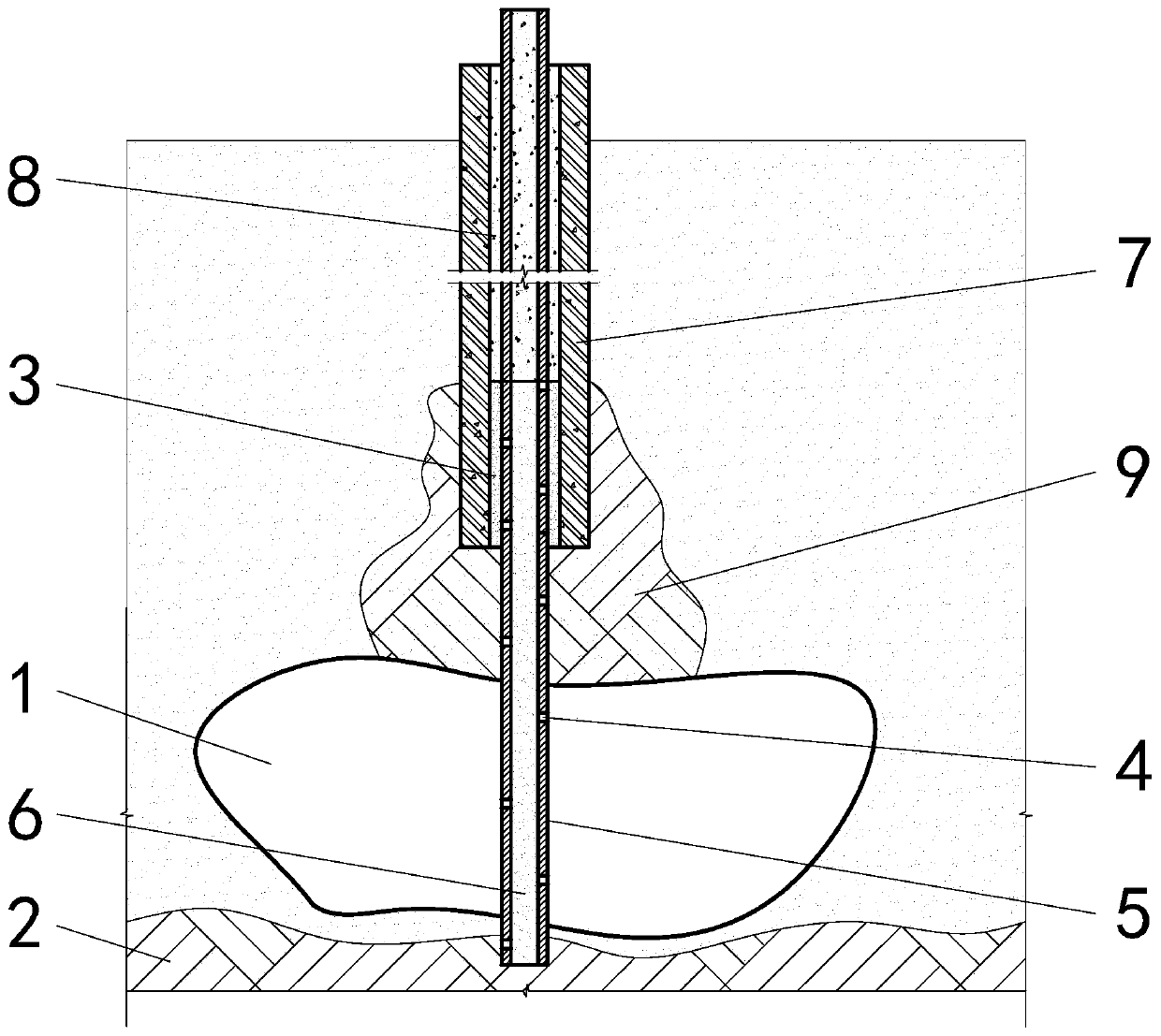 Construction method and structure for prefabricated tubular pile to penetrate through karst cave