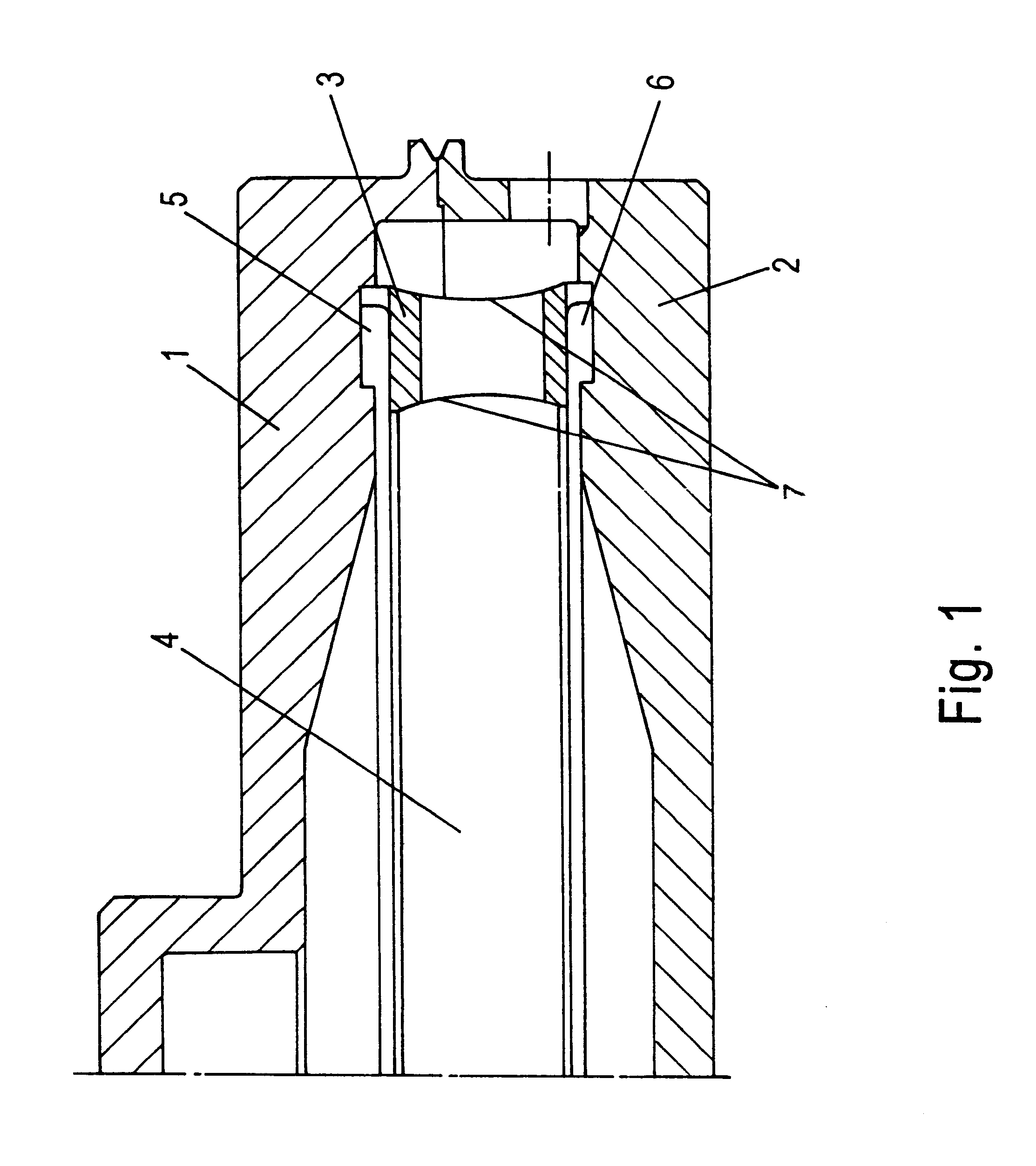 Method of manufacturing articles of complex shape using powder materials, and apparatus for implementing this method