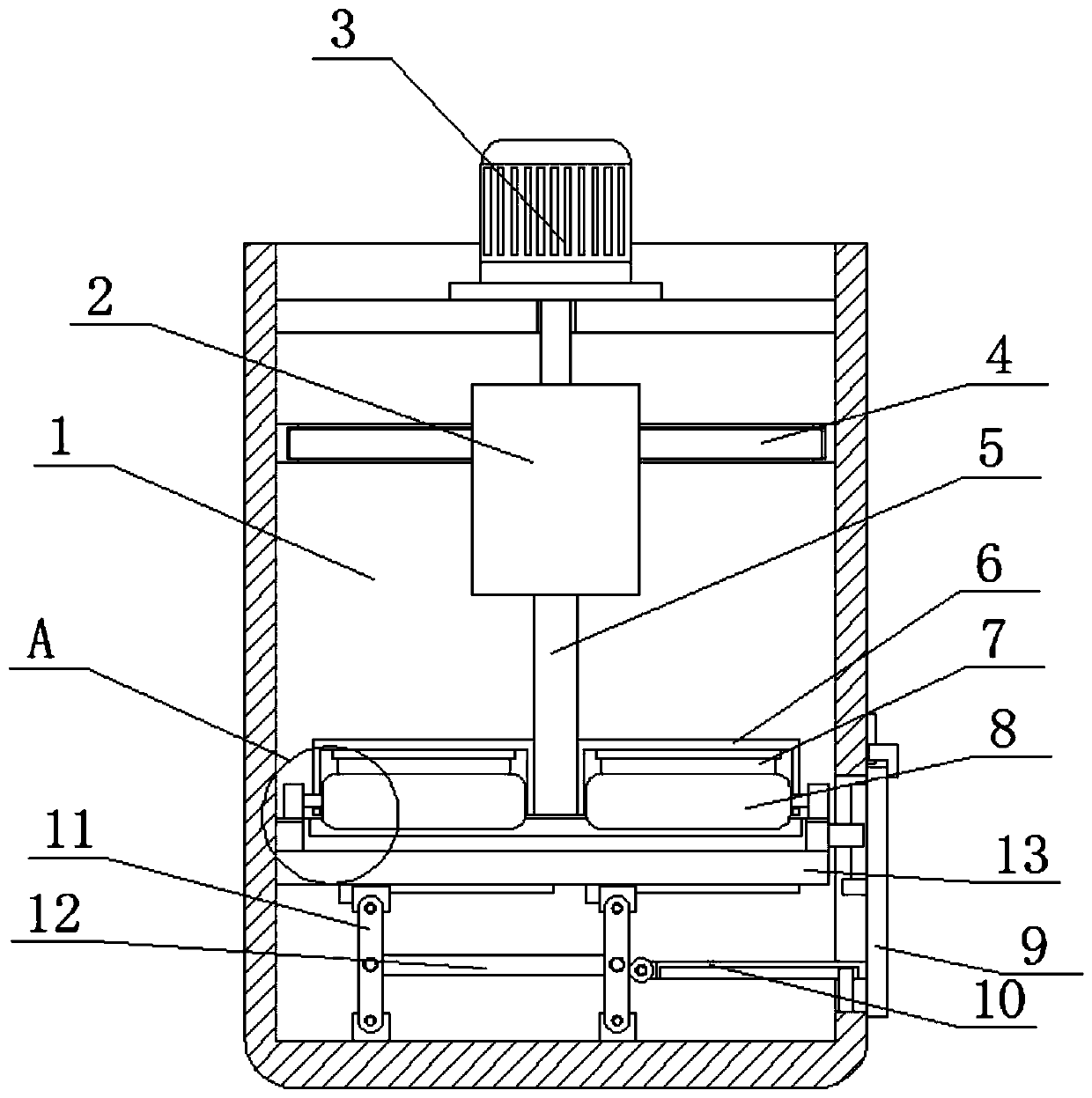 Smashing device with smashed fine powder collecting mechanism for biomass particle production