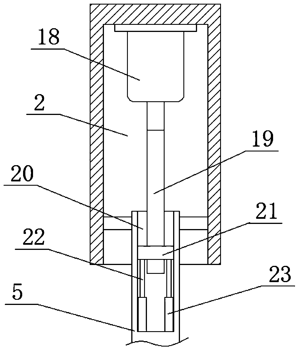 Smashing device with smashed fine powder collecting mechanism for biomass particle production