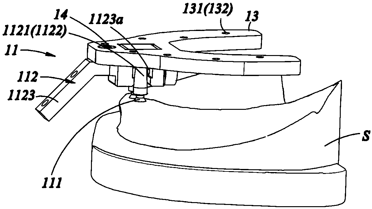 Lower-jaw edentulous jaw implantation assembly, tracker and navigation system and implantation tool