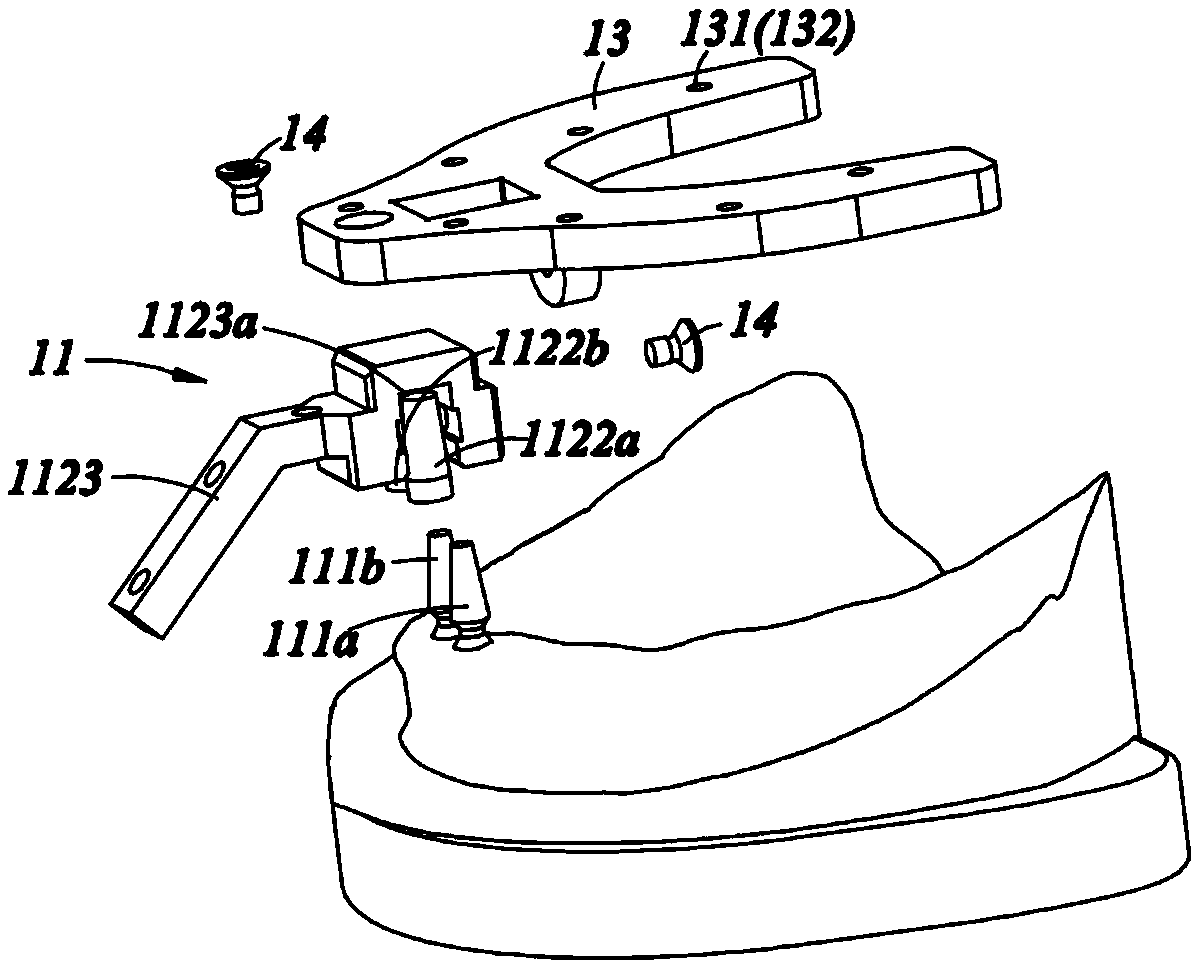 Lower-jaw edentulous jaw implantation assembly, tracker and navigation system and implantation tool