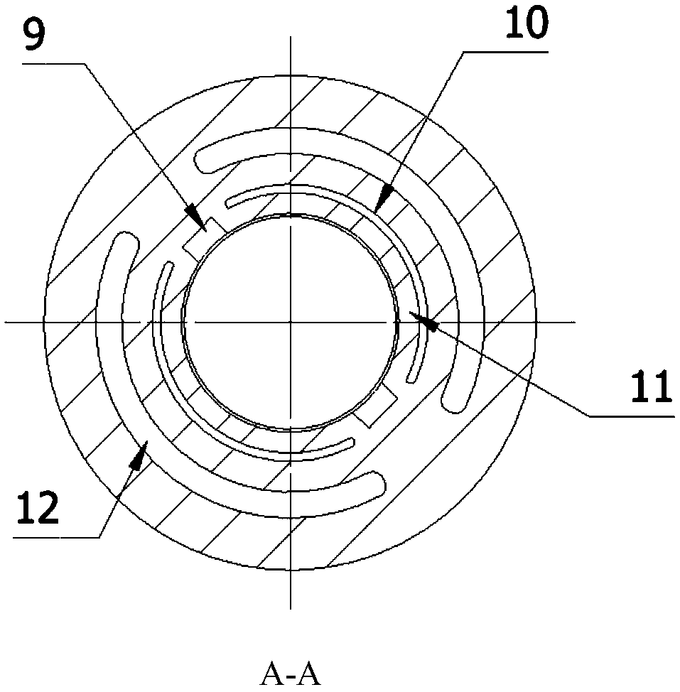 Water and polymer layered injection device suitable for offshore oil fields