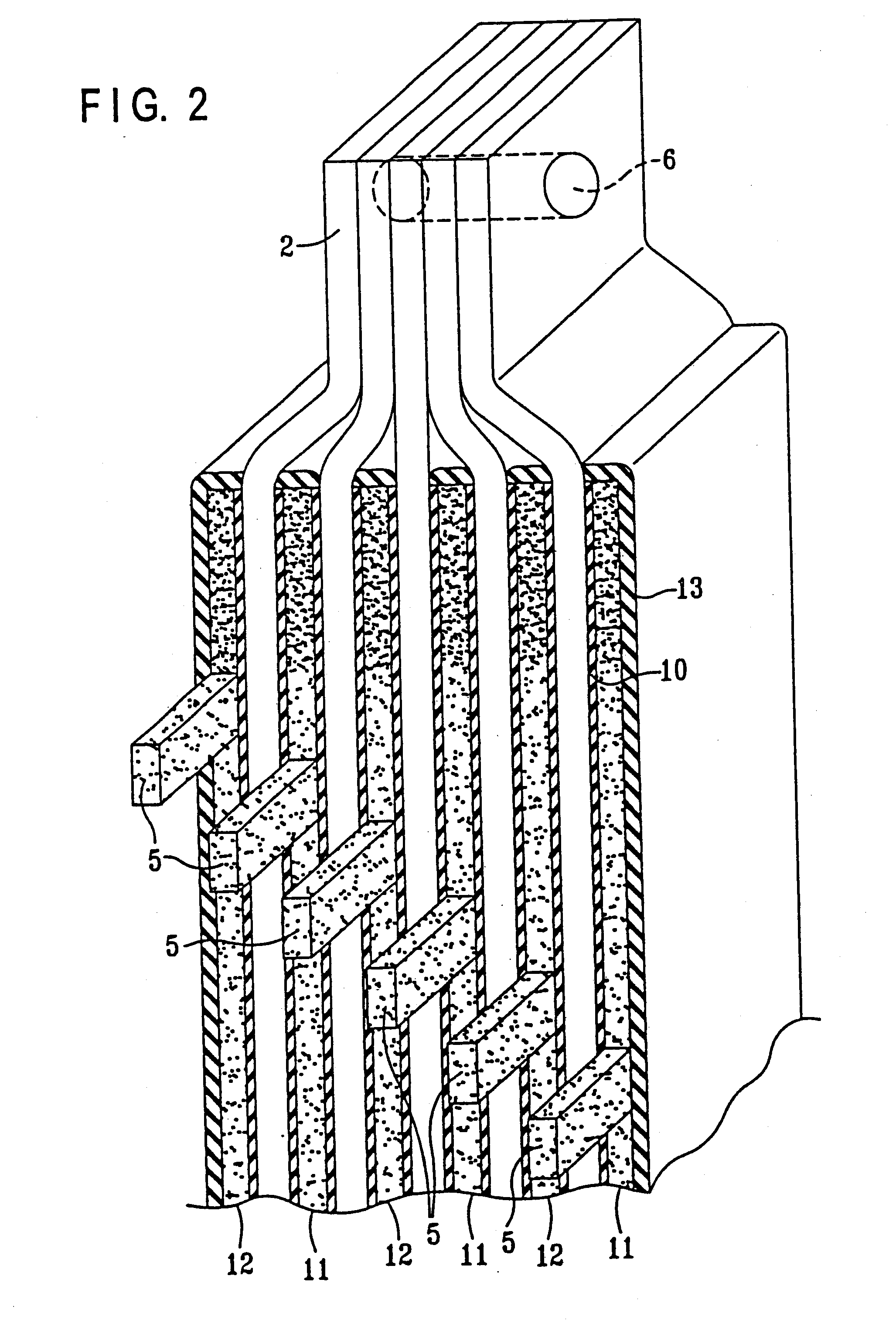 Three-phase bus-bar structure having noise-filtering function