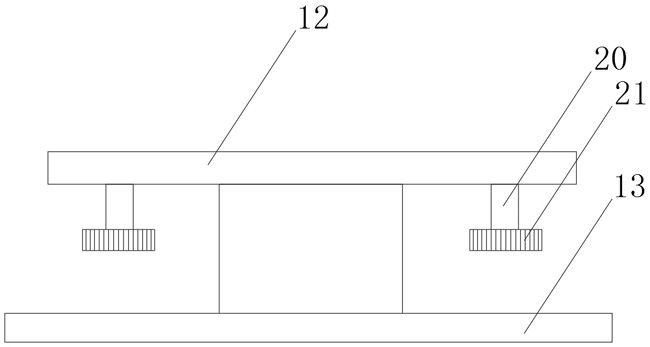 A mobile feeding mechanism for injection molding machine and its working method