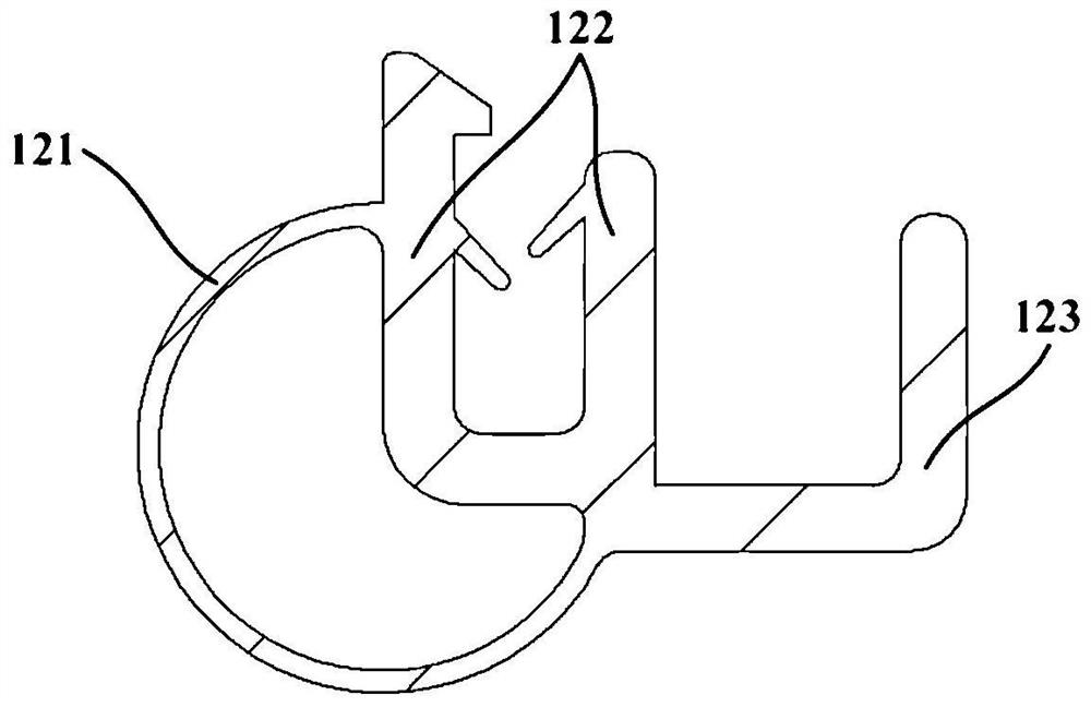 Moisture cover and refrigerator with the same