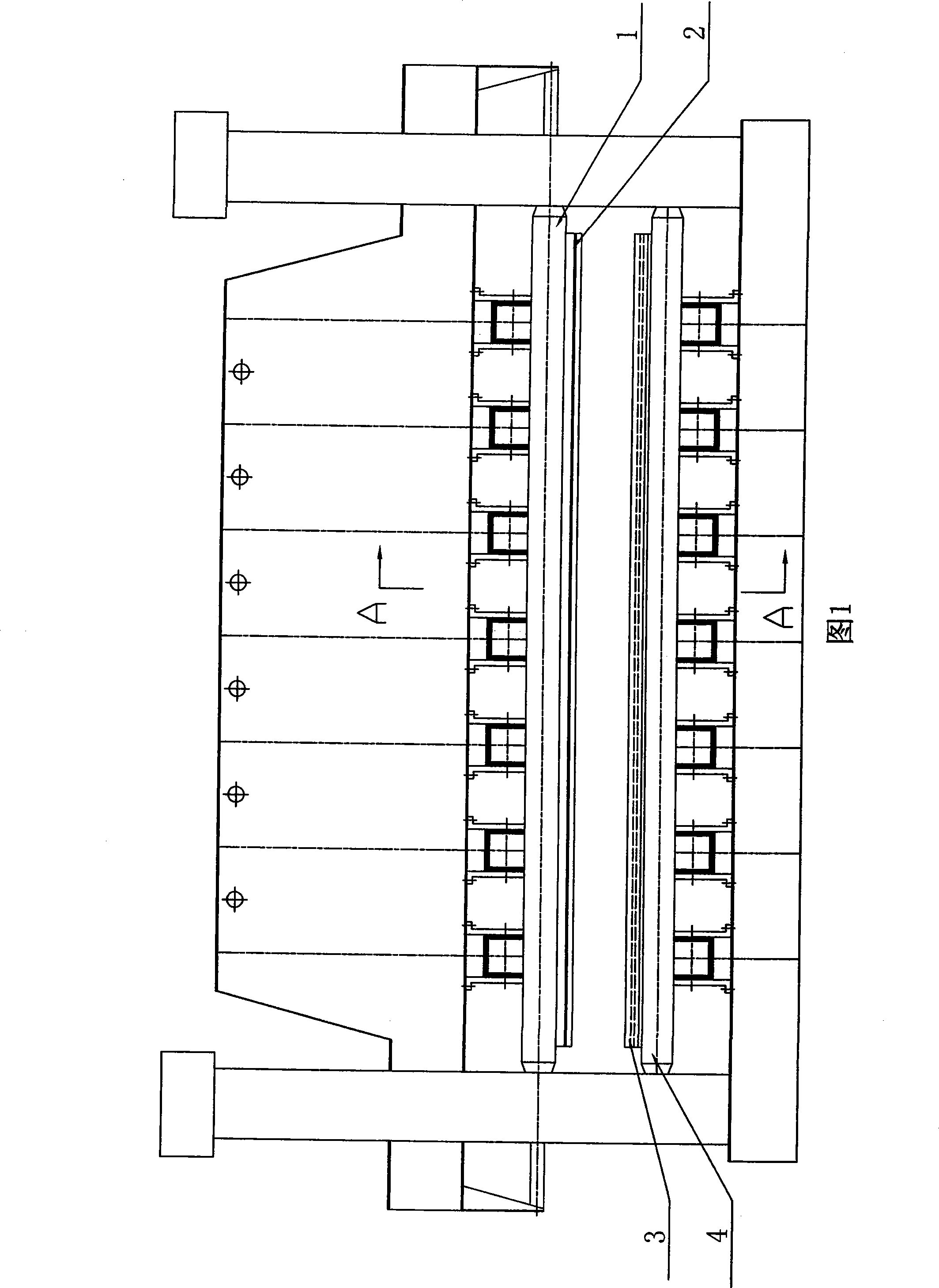 Method and mold pressing tank-type bulkhead using three rollers rolling machine